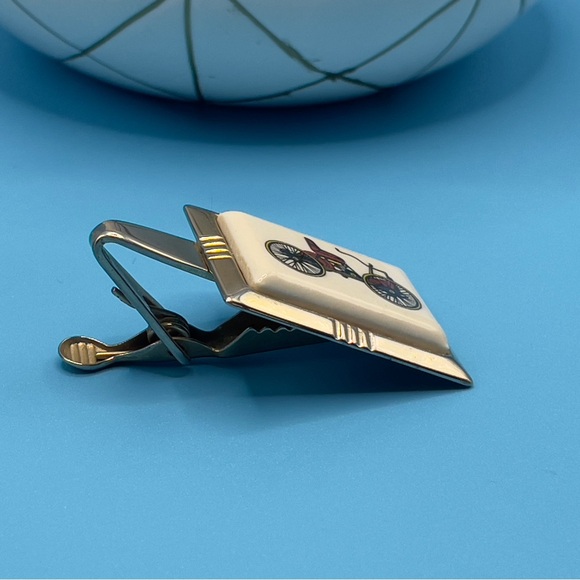 Vintage Benz Patent-Motorwagen Tie Clip 1886 First Car Ceramic Enamel 1960s-80s - Picture 3 of 7